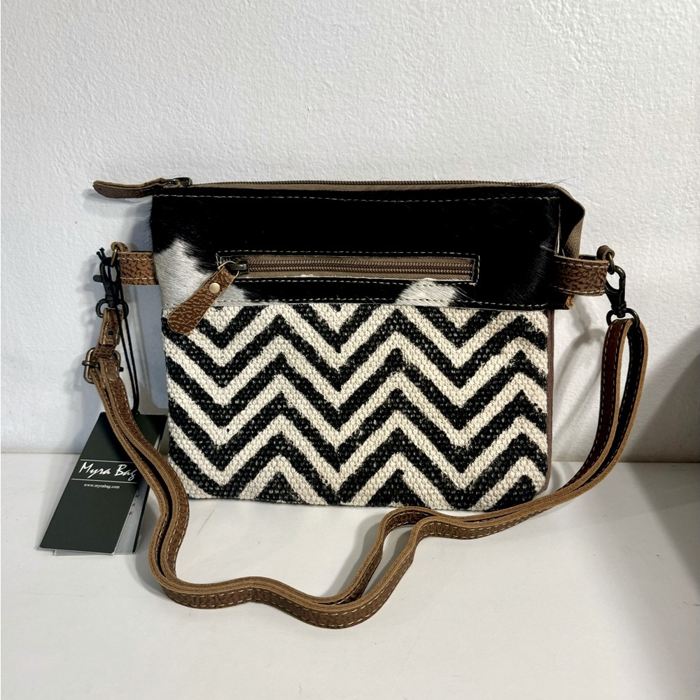 Myra Staggering Crossbody Bag